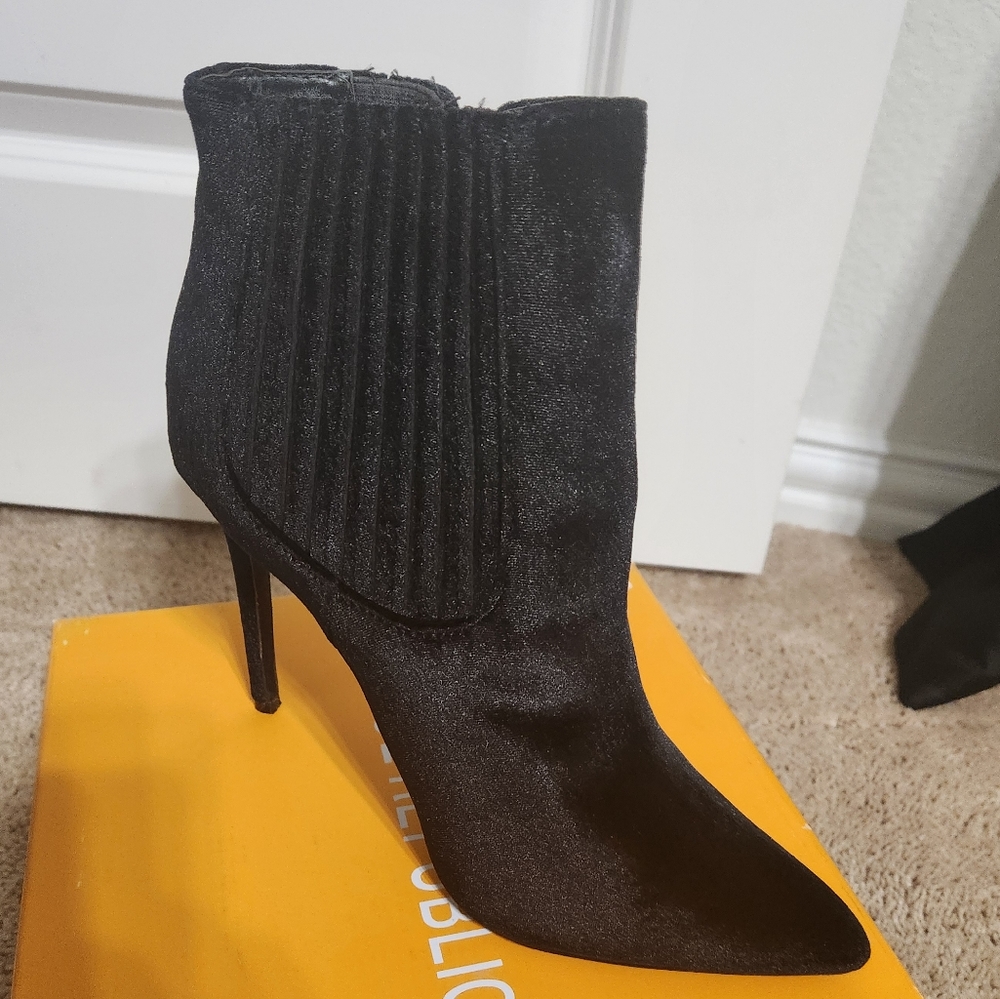 AKIRA SUEDE ANKLE BOOTS-(NWT) SZ 10